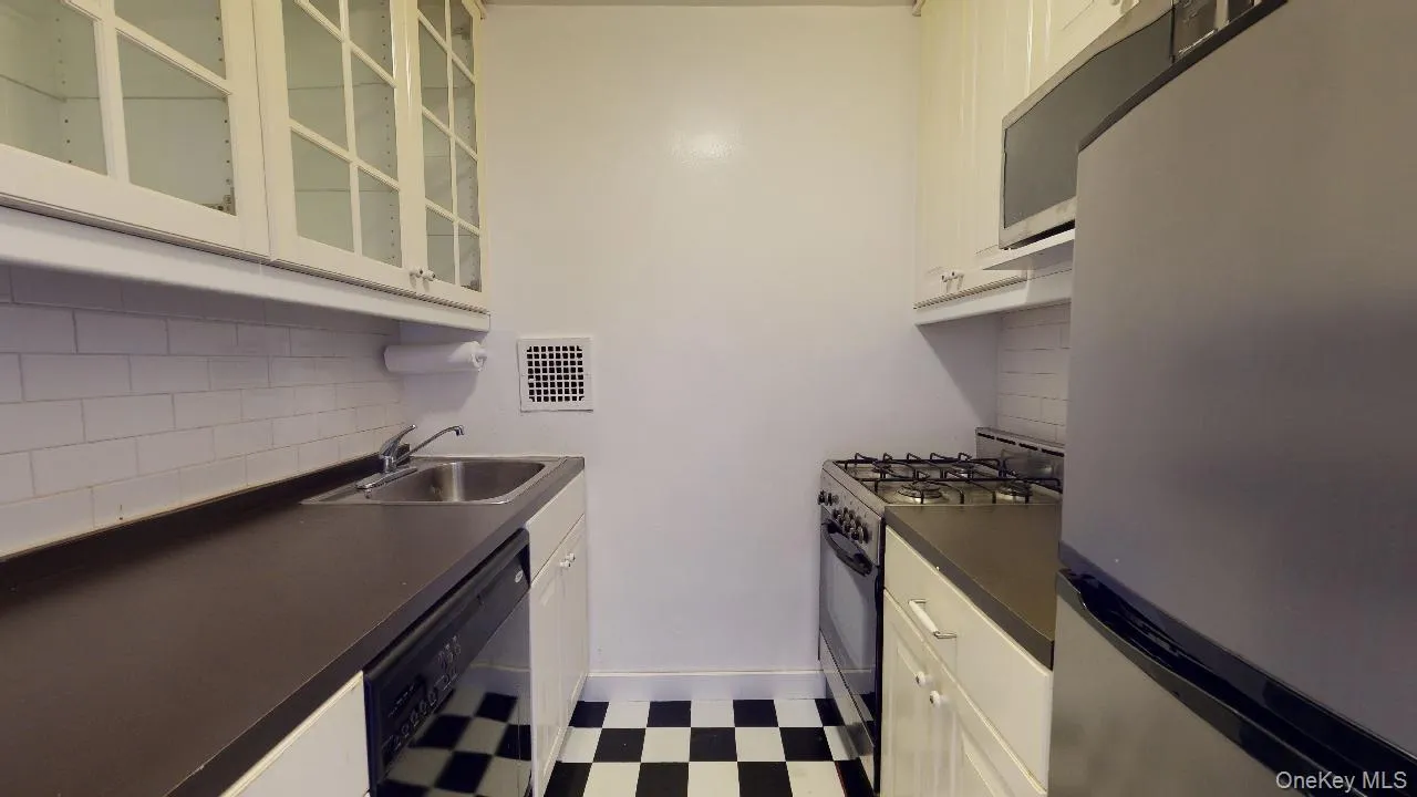 66-15 Thornton Place, New York, NY, 1 Bedroom Bedrooms, 3 Rooms Rooms,1 BathroomBathrooms,Residential Lease,For Rent,Thornton,0,1042466 66-15 Thornton Place, New York, NY, 1 Bedroom Bedrooms, 3 Rooms Rooms,1 BathroomBathrooms,Residential Lease,For Rent,Thornton,0,1042466
