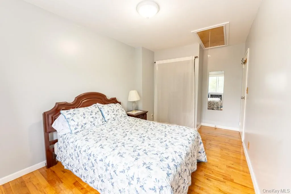 2175 Hughes Avenue, New York, NY, 3 Bedrooms Bedrooms, 7 Rooms Rooms,1 BathroomBathrooms,Residential,For Rent,Hughes,0,1042469 2175 Hughes Avenue, New York, NY, 3 Bedrooms Bedrooms, 7 Rooms Rooms,1 BathroomBathrooms,Residential,For Rent,Hughes,0,1042469