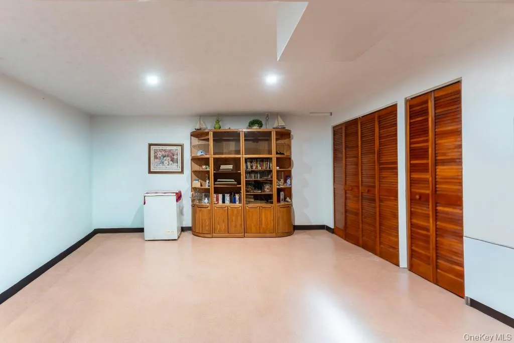 2175 Hughes Avenue, New York, NY, 3 Bedrooms Bedrooms, 7 Rooms Rooms,1 BathroomBathrooms,Residential,For Rent,Hughes,0,1042469 2175 Hughes Avenue, New York, NY, 3 Bedrooms Bedrooms, 7 Rooms Rooms,1 BathroomBathrooms,Residential,For Rent,Hughes,0,1042469