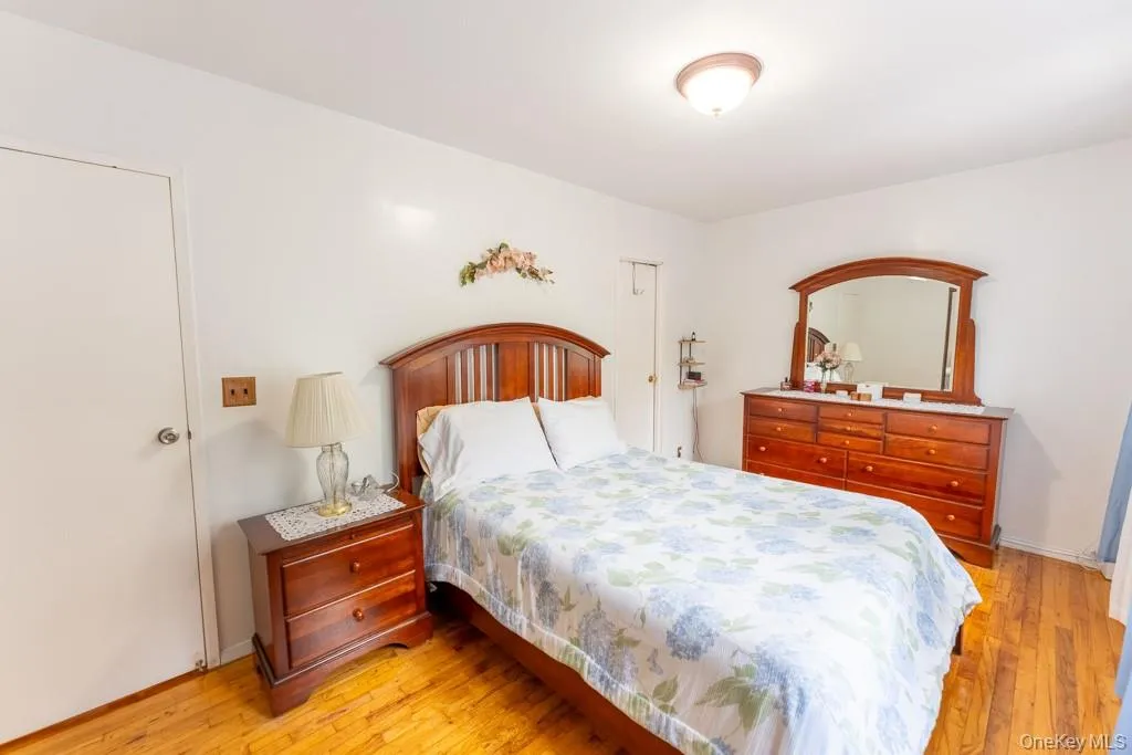 2175 Hughes Avenue, New York, NY, 3 Bedrooms Bedrooms, 7 Rooms Rooms,1 BathroomBathrooms,Residential,For Rent,Hughes,0,1042469 2175 Hughes Avenue, New York, NY, 3 Bedrooms Bedrooms, 7 Rooms Rooms,1 BathroomBathrooms,Residential,For Rent,Hughes,0,1042469