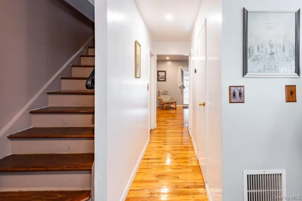 2175 Hughes Avenue, New York, NY, 3 Bedrooms Bedrooms, 7 Rooms Rooms,1 BathroomBathrooms,Residential,For Rent,Hughes,0,1042469 2175 Hughes Avenue, New York, NY, 3 Bedrooms Bedrooms, 7 Rooms Rooms,1 BathroomBathrooms,Residential,For Rent,Hughes,0,1042469