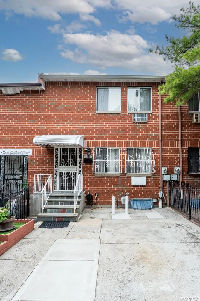 2175 Hughes Avenue, New York, NY, 3 Bedrooms Bedrooms, 7 Rooms Rooms,1 BathroomBathrooms,Residential,For Rent,Hughes,0,1042469 2175 Hughes Avenue, New York, NY, 3 Bedrooms Bedrooms, 7 Rooms Rooms,1 BathroomBathrooms,Residential,For Rent,Hughes,0,1042469