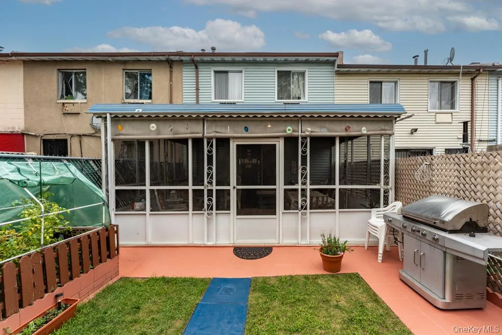 2175 Hughes Avenue, New York, NY, 3 Bedrooms Bedrooms, 7 Rooms Rooms,1 BathroomBathrooms,Residential,For Rent,Hughes,0,1042469 2175 Hughes Avenue, New York, NY, 3 Bedrooms Bedrooms, 7 Rooms Rooms,1 BathroomBathrooms,Residential,For Rent,Hughes,0,1042469