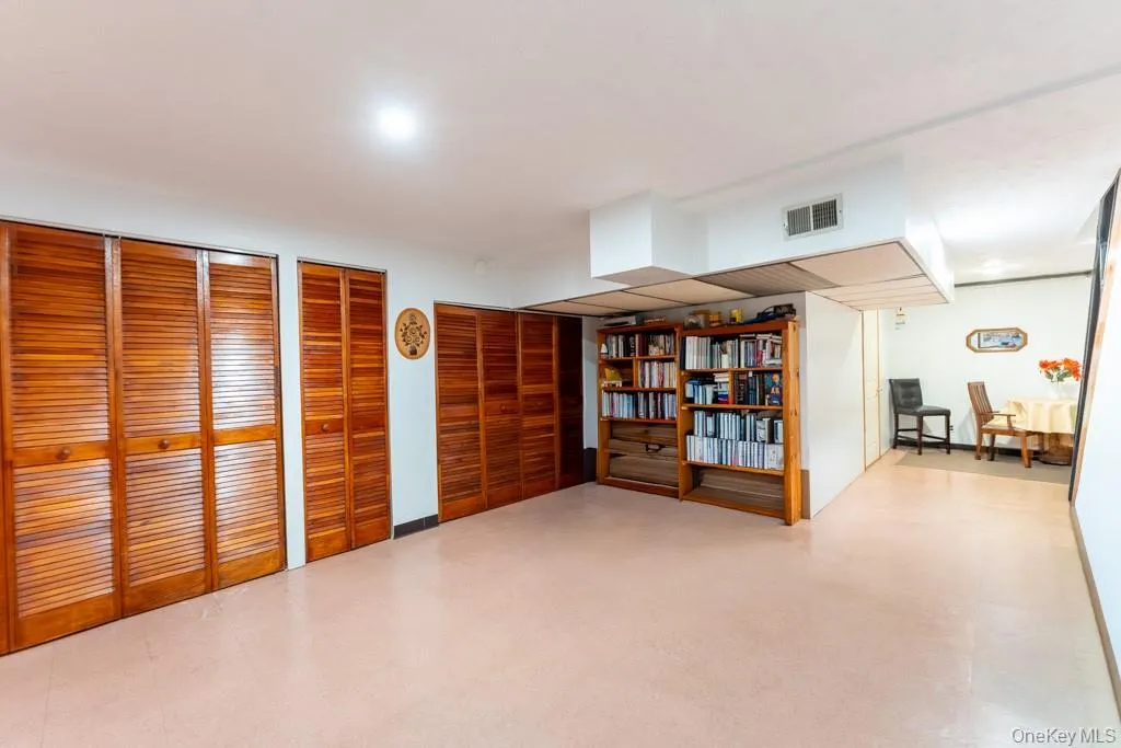 2175 Hughes Avenue, New York, NY, 3 Bedrooms Bedrooms, 7 Rooms Rooms,1 BathroomBathrooms,Residential,For Rent,Hughes,0,1042469 2175 Hughes Avenue, New York, NY, 3 Bedrooms Bedrooms, 7 Rooms Rooms,1 BathroomBathrooms,Residential,For Rent,Hughes,0,1042469