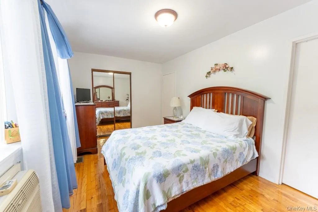 2175 Hughes Avenue, New York, NY, 3 Bedrooms Bedrooms, 7 Rooms Rooms,1 BathroomBathrooms,Residential,For Rent,Hughes,0,1042469 2175 Hughes Avenue, New York, NY, 3 Bedrooms Bedrooms, 7 Rooms Rooms,1 BathroomBathrooms,Residential,For Rent,Hughes,0,1042469