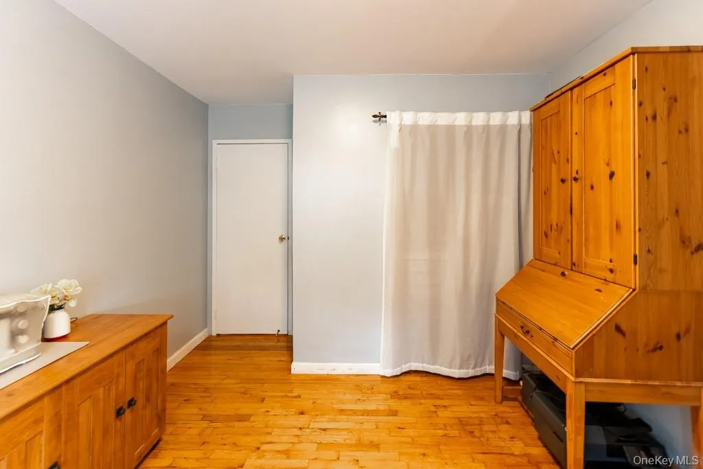 2175 Hughes Avenue, New York, NY, 3 Bedrooms Bedrooms, 7 Rooms Rooms,1 BathroomBathrooms,Residential,For Rent,Hughes,0,1042469 2175 Hughes Avenue, New York, NY, 3 Bedrooms Bedrooms, 7 Rooms Rooms,1 BathroomBathrooms,Residential,For Rent,Hughes,0,1042469