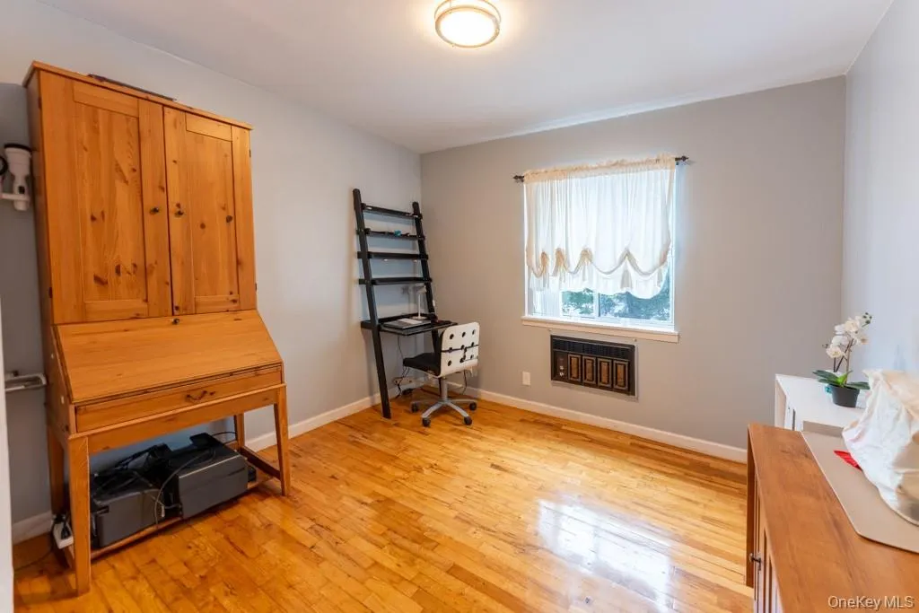 2175 Hughes Avenue, New York, NY, 3 Bedrooms Bedrooms, 7 Rooms Rooms,1 BathroomBathrooms,Residential,For Rent,Hughes,0,1042469 2175 Hughes Avenue, New York, NY, 3 Bedrooms Bedrooms, 7 Rooms Rooms,1 BathroomBathrooms,Residential,For Rent,Hughes,0,1042469