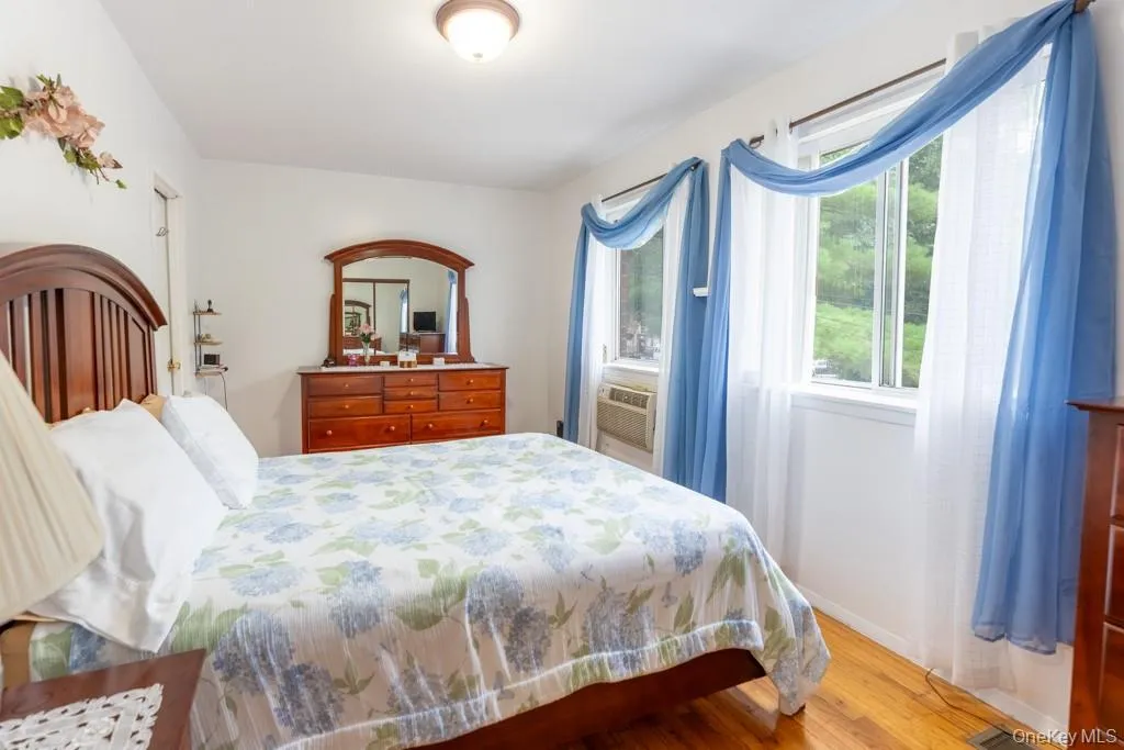 2175 Hughes Avenue, New York, NY, 3 Bedrooms Bedrooms, 7 Rooms Rooms,1 BathroomBathrooms,Residential,For Rent,Hughes,0,1042469 2175 Hughes Avenue, New York, NY, 3 Bedrooms Bedrooms, 7 Rooms Rooms,1 BathroomBathrooms,Residential,For Rent,Hughes,0,1042469