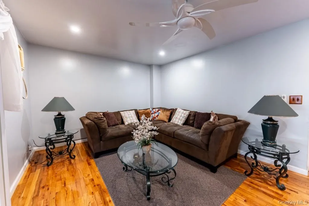 2175 Hughes Avenue, New York, NY, 3 Bedrooms Bedrooms, 7 Rooms Rooms,1 BathroomBathrooms,Residential,For Rent,Hughes,0,1042469 2175 Hughes Avenue, New York, NY, 3 Bedrooms Bedrooms, 7 Rooms Rooms,1 BathroomBathrooms,Residential,For Rent,Hughes,0,1042469