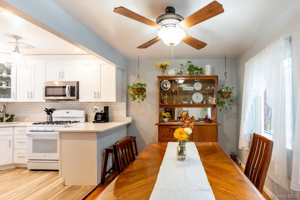 2175 Hughes Avenue, New York, NY, 3 Bedrooms Bedrooms, 7 Rooms Rooms,1 BathroomBathrooms,Residential,For Rent,Hughes,0,1042469 2175 Hughes Avenue, New York, NY, 3 Bedrooms Bedrooms, 7 Rooms Rooms,1 BathroomBathrooms,Residential,For Rent,Hughes,0,1042469
