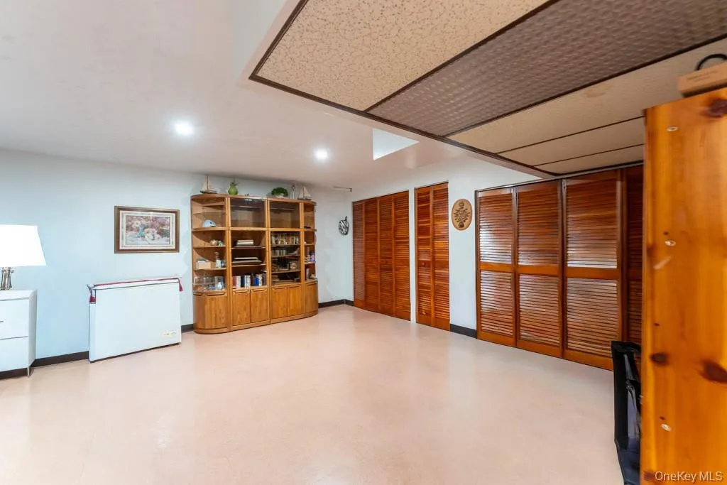 2175 Hughes Avenue, New York, NY, 3 Bedrooms Bedrooms, 7 Rooms Rooms,1 BathroomBathrooms,Residential,For Rent,Hughes,0,1042469 2175 Hughes Avenue, New York, NY, 3 Bedrooms Bedrooms, 7 Rooms Rooms,1 BathroomBathrooms,Residential,For Rent,Hughes,0,1042469