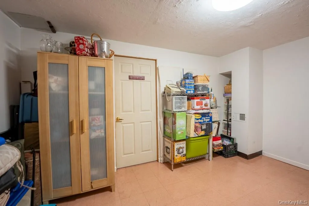 2175 Hughes Avenue, New York, NY, 3 Bedrooms Bedrooms, 7 Rooms Rooms,1 BathroomBathrooms,Residential,For Rent,Hughes,0,1042469 2175 Hughes Avenue, New York, NY, 3 Bedrooms Bedrooms, 7 Rooms Rooms,1 BathroomBathrooms,Residential,For Rent,Hughes,0,1042469