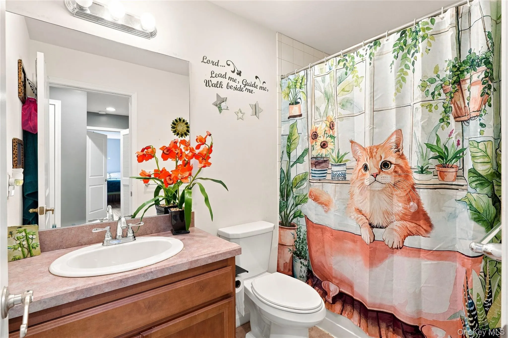 Full bath on 2nd level Full bath on 2nd level