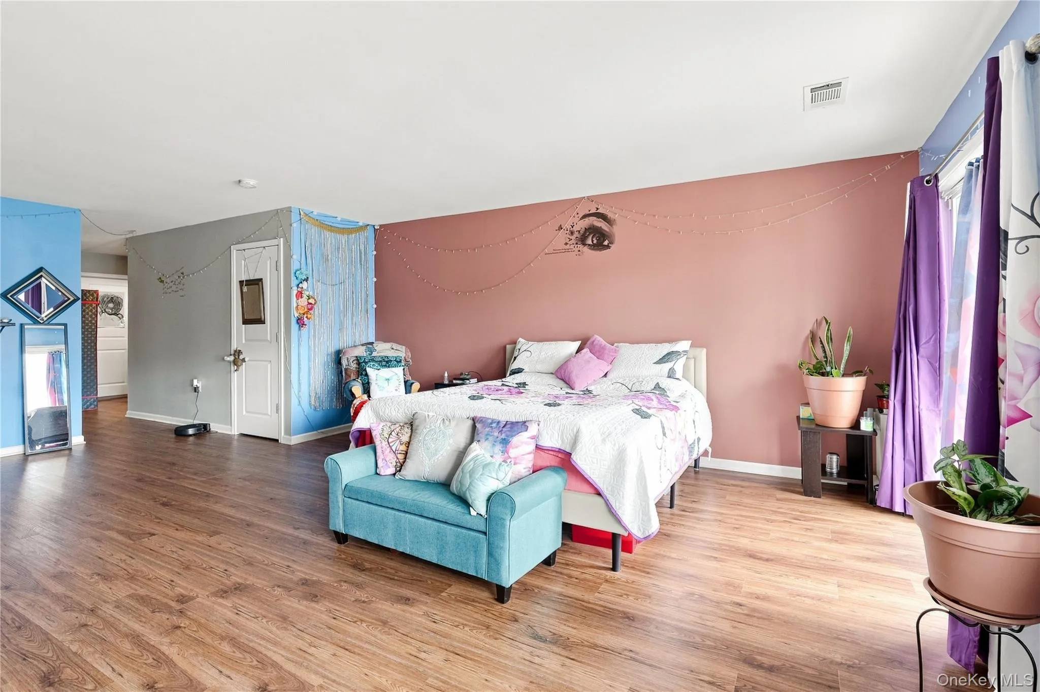 Large space with endless use possibilities! Large space with endless use possibilities!