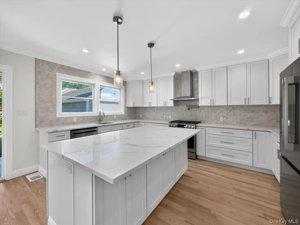 5 Elm Avenue, Hempstead, NY, 4 Bedrooms Bedrooms, 9 Rooms Rooms,3 BathroomsBathrooms,Residential,For Rent,Elm,0,1042484 5 Elm Avenue, Hempstead, NY, 4 Bedrooms Bedrooms, 9 Rooms Rooms,3 BathroomsBathrooms,Residential,For Rent,Elm,0,1042484