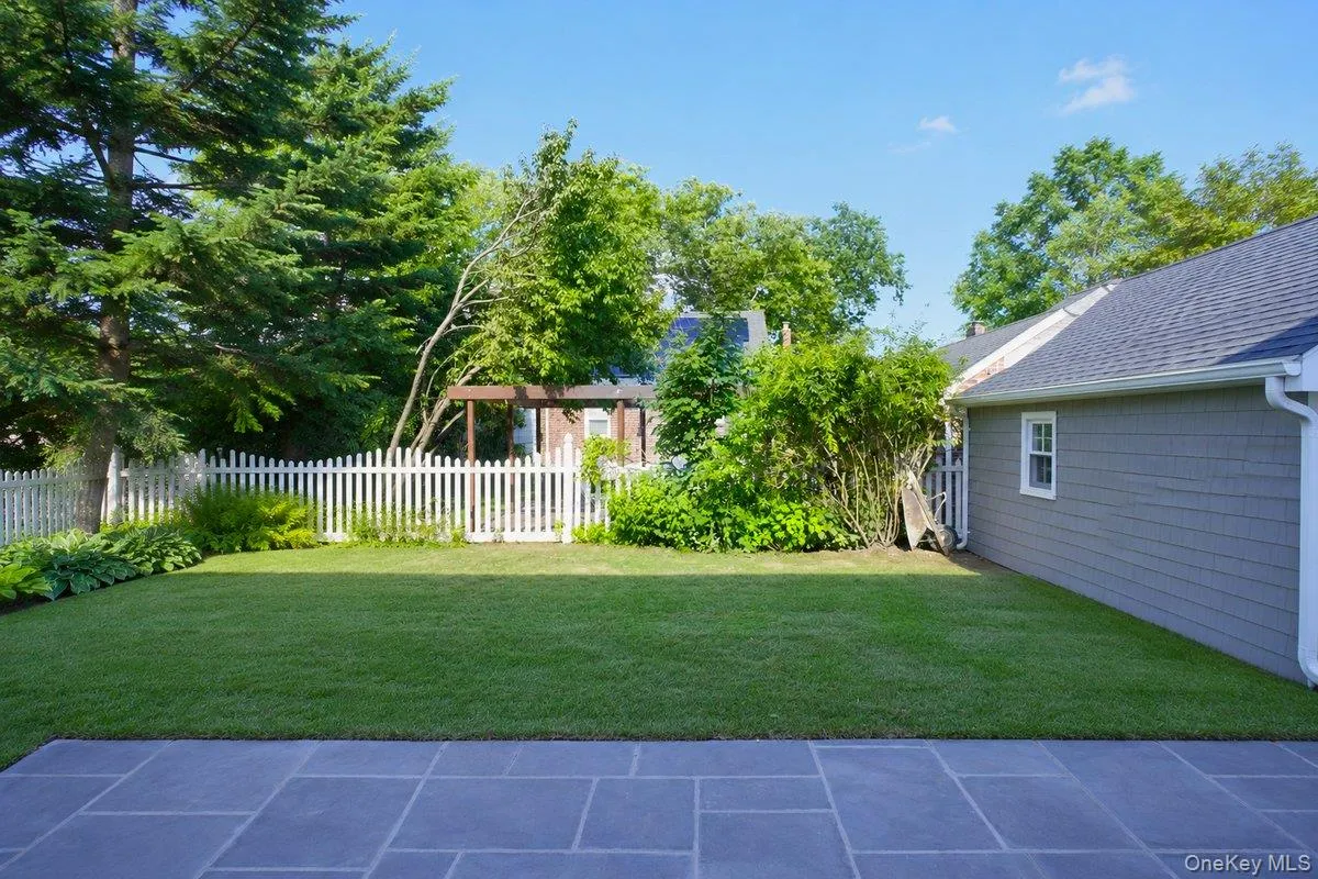 5 Elm Avenue, Hempstead, NY, 4 Bedrooms Bedrooms, 9 Rooms Rooms,3 BathroomsBathrooms,Residential,For Rent,Elm,0,1042484 5 Elm Avenue, Hempstead, NY, 4 Bedrooms Bedrooms, 9 Rooms Rooms,3 BathroomsBathrooms,Residential,For Rent,Elm,0,1042484