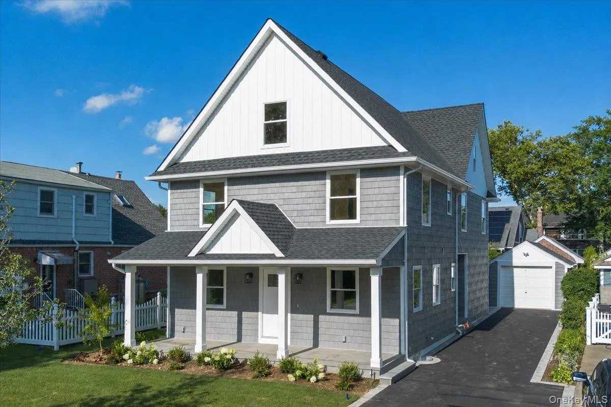 5 Elm Avenue, Hempstead, NY, 4 Bedrooms Bedrooms, 9 Rooms Rooms,3 BathroomsBathrooms,Residential,For Rent,Elm,0,1042484 5 Elm Avenue, Hempstead, NY, 4 Bedrooms Bedrooms, 9 Rooms Rooms,3 BathroomsBathrooms,Residential,For Rent,Elm,0,1042484