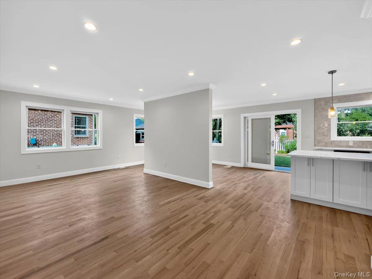 5 Elm Avenue, Hempstead, NY, 4 Bedrooms Bedrooms, 9 Rooms Rooms,3 BathroomsBathrooms,Residential,For Rent,Elm,0,1042484 5 Elm Avenue, Hempstead, NY, 4 Bedrooms Bedrooms, 9 Rooms Rooms,3 BathroomsBathrooms,Residential,For Rent,Elm,0,1042484