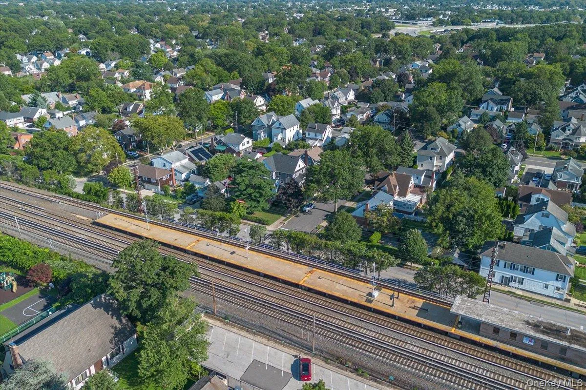 5 Elm Avenue, Hempstead, NY, 4 Bedrooms Bedrooms, 9 Rooms Rooms,3 BathroomsBathrooms,Residential,For Rent,Elm,0,1042484 5 Elm Avenue, Hempstead, NY, 4 Bedrooms Bedrooms, 9 Rooms Rooms,3 BathroomsBathrooms,Residential,For Rent,Elm,0,1042484