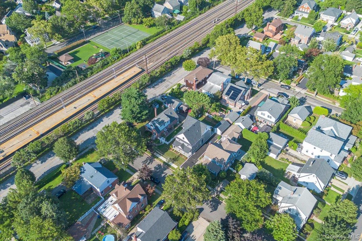 5 Elm Avenue, Hempstead, NY, 4 Bedrooms Bedrooms, 9 Rooms Rooms,3 BathroomsBathrooms,Residential,For Rent,Elm,0,1042484 5 Elm Avenue, Hempstead, NY, 4 Bedrooms Bedrooms, 9 Rooms Rooms,3 BathroomsBathrooms,Residential,For Rent,Elm,0,1042484