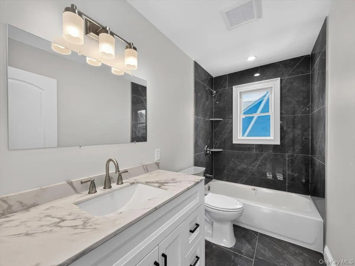 5 Elm Avenue, Hempstead, NY, 4 Bedrooms Bedrooms, 9 Rooms Rooms,3 BathroomsBathrooms,Residential,For Rent,Elm,0,1042484 5 Elm Avenue, Hempstead, NY, 4 Bedrooms Bedrooms, 9 Rooms Rooms,3 BathroomsBathrooms,Residential,For Rent,Elm,0,1042484