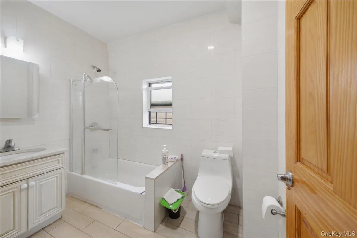 1850 Unionport Road, New York, NY, 1 Bedroom Bedrooms, 4 Rooms Rooms,1 BathroomBathrooms,Residential Lease,For Rent,Unionport,0,1042492 1850 Unionport Road, New York, NY, 1 Bedroom Bedrooms, 4 Rooms Rooms,1 BathroomBathrooms,Residential Lease,For Rent,Unionport,0,1042492