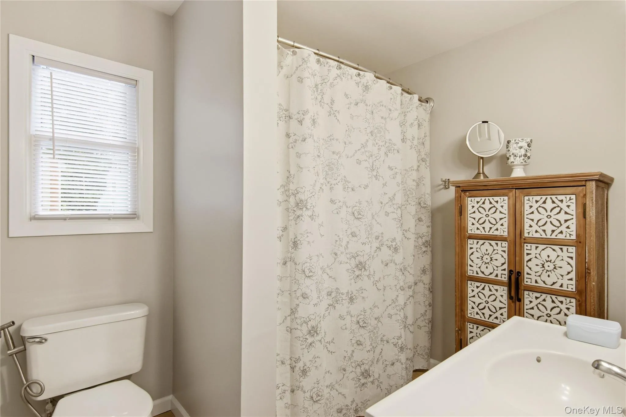 301 Laurel Road, Huntington, NY, 3 Bedrooms Bedrooms, 8 Rooms Rooms,2 BathroomsBathrooms,Residential,For Rent,Laurel,0,1042495 301 Laurel Road, Huntington, NY, 3 Bedrooms Bedrooms, 8 Rooms Rooms,2 BathroomsBathrooms,Residential,For Rent,Laurel,0,1042495