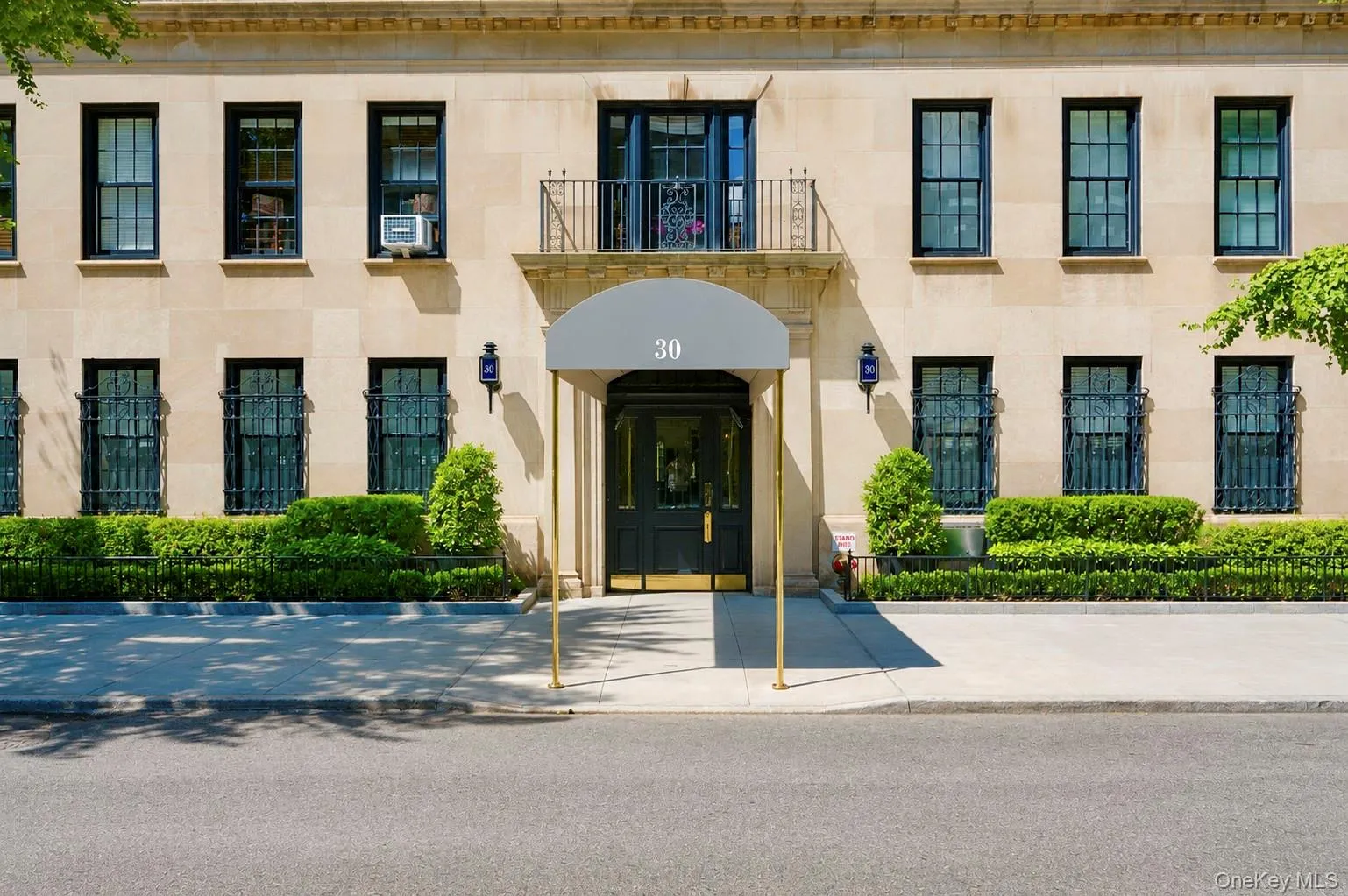 30 Sutton Place, New York, NY, 1 Bedroom Bedrooms, 4 Rooms Rooms,1 BathroomBathrooms,Residential,For Rent,Sutton,0,1042496 30 Sutton Place, New York, NY, 1 Bedroom Bedrooms, 4 Rooms Rooms,1 BathroomBathrooms,Residential,For Rent,Sutton,0,1042496