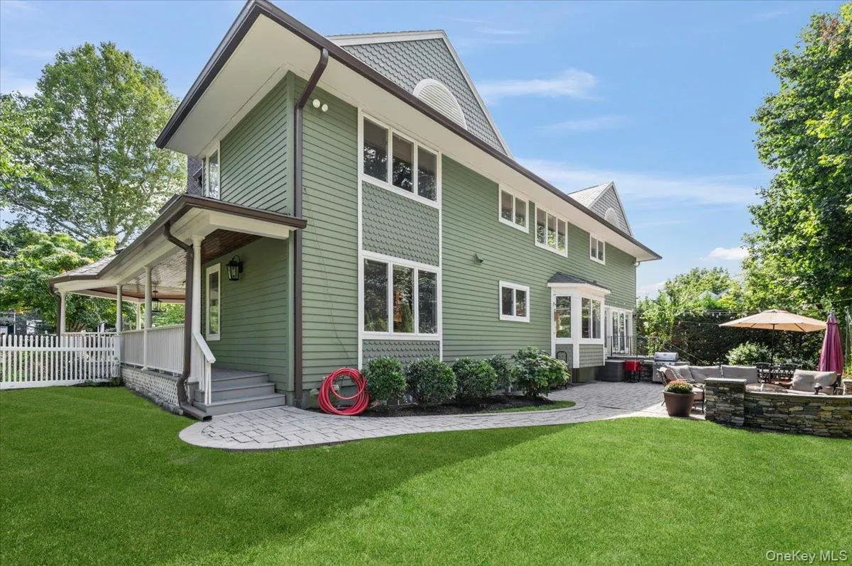 60 Lafayette Avenue, Oyster Bay, NY, 4 Bedrooms Bedrooms, 8 Rooms Rooms,3 BathroomsBathrooms,Residential,For Rent,Lafayette,0,1042500 60 Lafayette Avenue, Oyster Bay, NY, 4 Bedrooms Bedrooms, 8 Rooms Rooms,3 BathroomsBathrooms,Residential,For Rent,Lafayette,0,1042500