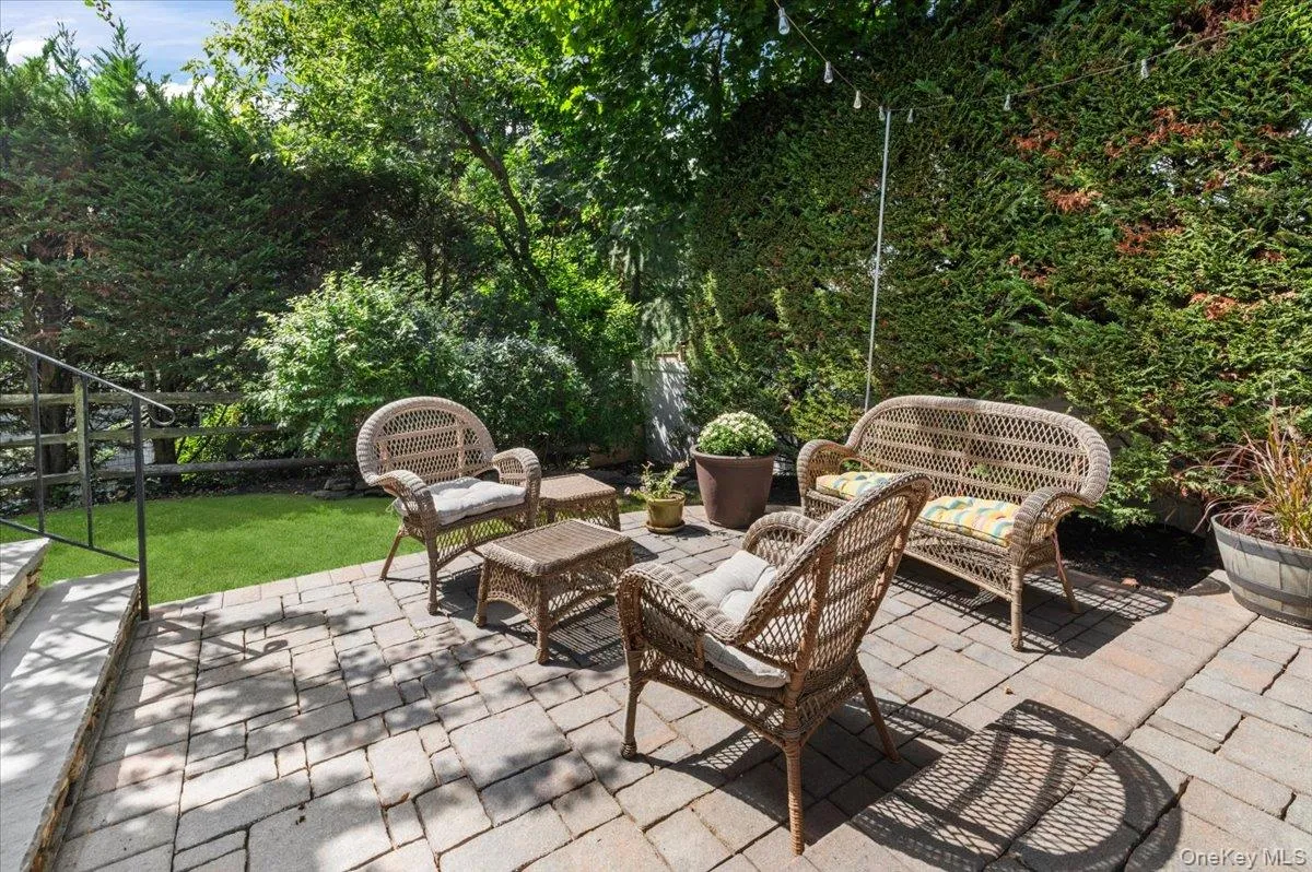 60 Lafayette Avenue, Oyster Bay, NY, 4 Bedrooms Bedrooms, 8 Rooms Rooms,3 BathroomsBathrooms,Residential,For Rent,Lafayette,0,1042500 60 Lafayette Avenue, Oyster Bay, NY, 4 Bedrooms Bedrooms, 8 Rooms Rooms,3 BathroomsBathrooms,Residential,For Rent,Lafayette,0,1042500