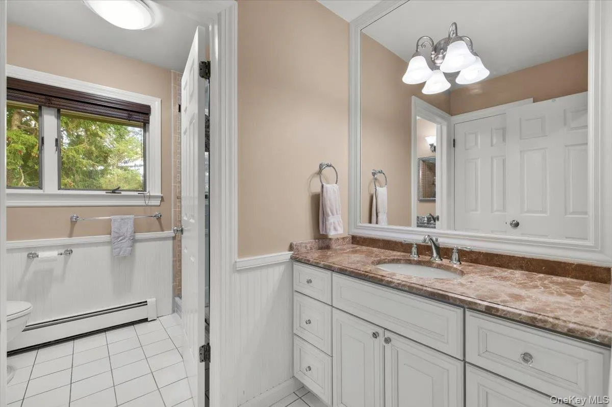 Full bathroom Full bathroom