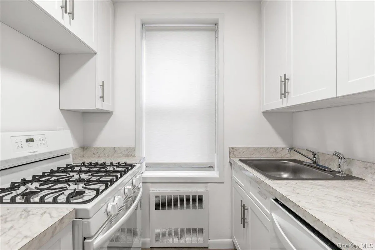 601 Kappock Street, New York, NY, 1 Bedroom Bedrooms, 3 Rooms Rooms,1 BathroomBathrooms,Residential,For Rent,Kappock,0,1042504 601 Kappock Street, New York, NY, 1 Bedroom Bedrooms, 3 Rooms Rooms,1 BathroomBathrooms,Residential,For Rent,Kappock,0,1042504