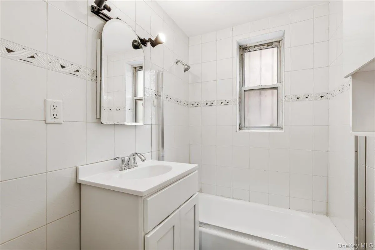 601 Kappock Street, New York, NY, 1 Bedroom Bedrooms, 3 Rooms Rooms,1 BathroomBathrooms,Residential,For Rent,Kappock,0,1042504 601 Kappock Street, New York, NY, 1 Bedroom Bedrooms, 3 Rooms Rooms,1 BathroomBathrooms,Residential,For Rent,Kappock,0,1042504
