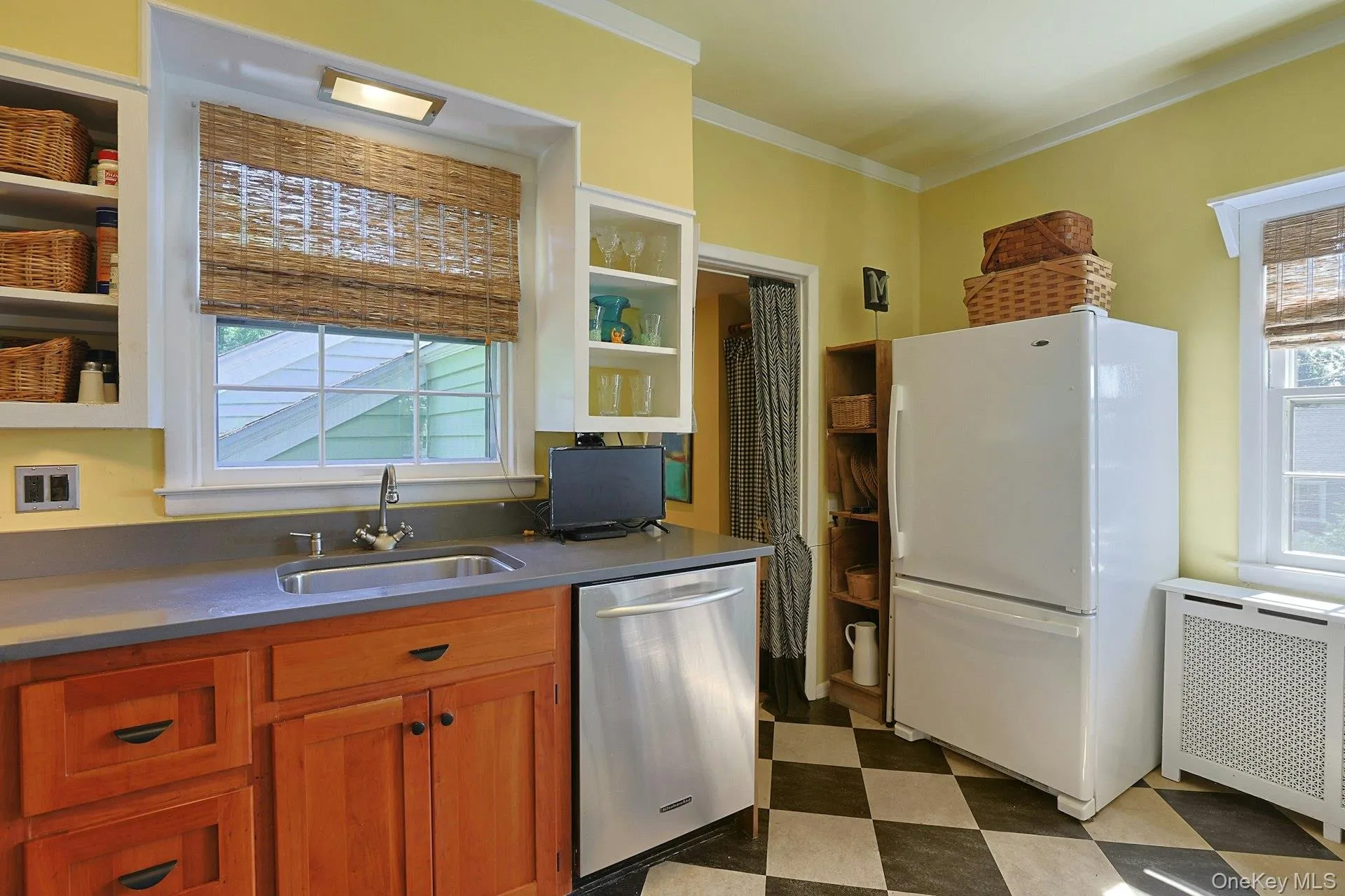 35 Grandview Avenue, Mount Pleasant, NY, 3 Bedrooms Bedrooms, 7 Rooms Rooms,1 BathroomBathrooms,Residential,For Rent,Grandview,0,1042508 35 Grandview Avenue, Mount Pleasant, NY, 3 Bedrooms Bedrooms, 7 Rooms Rooms,1 BathroomBathrooms,Residential,For Rent,Grandview,0,1042508