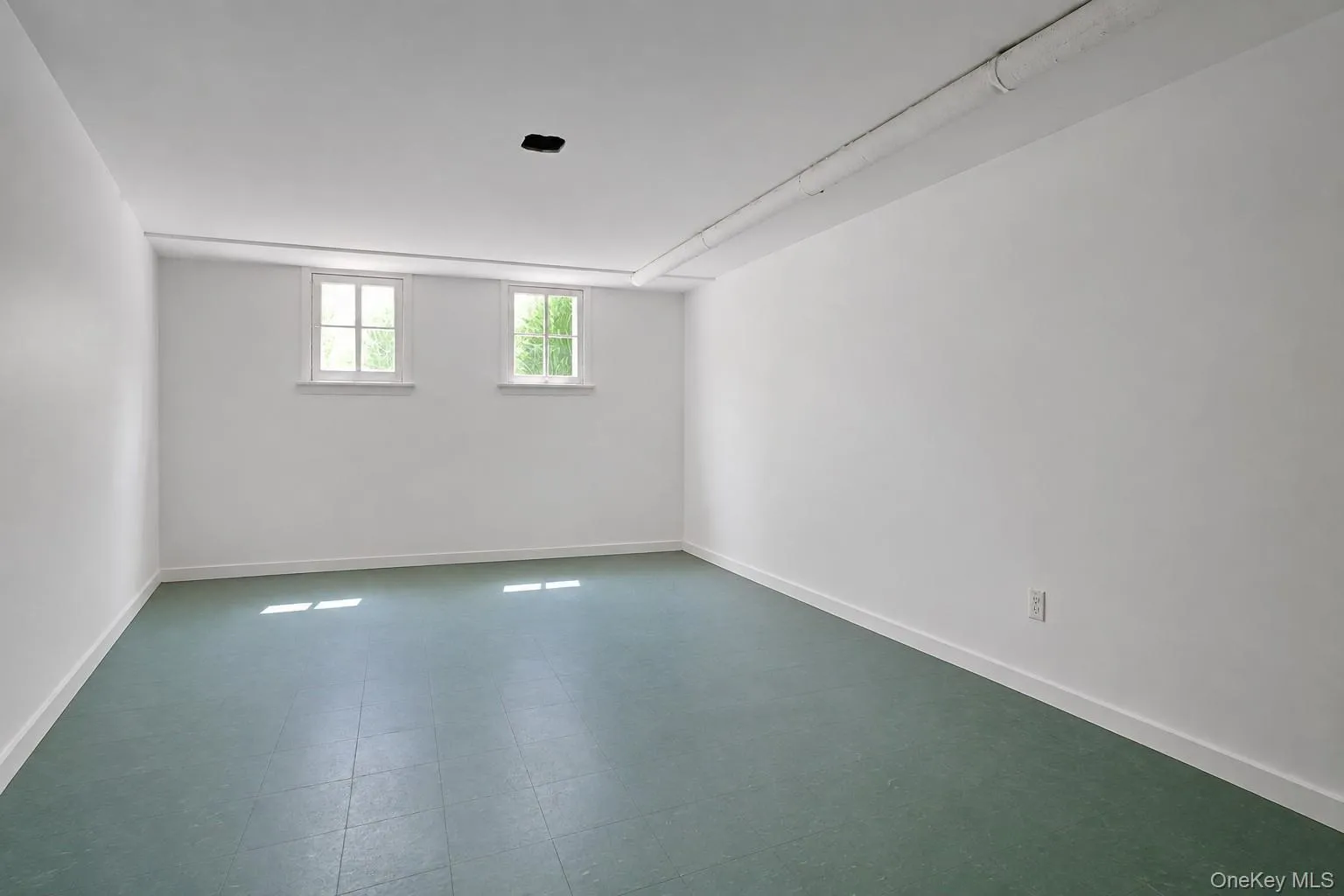 35 Grandview Avenue, Mount Pleasant, NY, 3 Bedrooms Bedrooms, 7 Rooms Rooms,1 BathroomBathrooms,Residential,For Rent,Grandview,0,1042508 35 Grandview Avenue, Mount Pleasant, NY, 3 Bedrooms Bedrooms, 7 Rooms Rooms,1 BathroomBathrooms,Residential,For Rent,Grandview,0,1042508