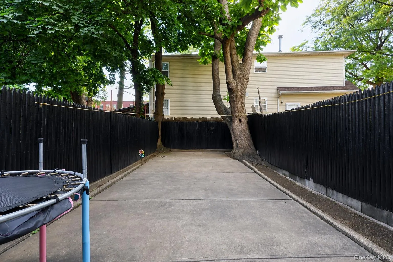 9408 Forbell Street, New York, NY, 3 Bedrooms Bedrooms, 8 Rooms Rooms,1 BathroomBathrooms,Residential,For Rent,Forbell,0,1042514 9408 Forbell Street, New York, NY, 3 Bedrooms Bedrooms, 8 Rooms Rooms,1 BathroomBathrooms,Residential,For Rent,Forbell,0,1042514