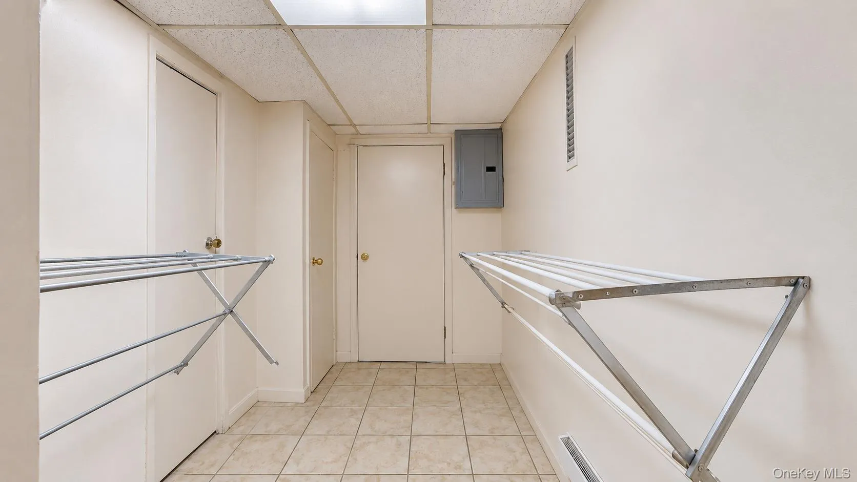 9408 Forbell Street, New York, NY, 3 Bedrooms Bedrooms, 8 Rooms Rooms,1 BathroomBathrooms,Residential,For Rent,Forbell,0,1042514 9408 Forbell Street, New York, NY, 3 Bedrooms Bedrooms, 8 Rooms Rooms,1 BathroomBathrooms,Residential,For Rent,Forbell,0,1042514