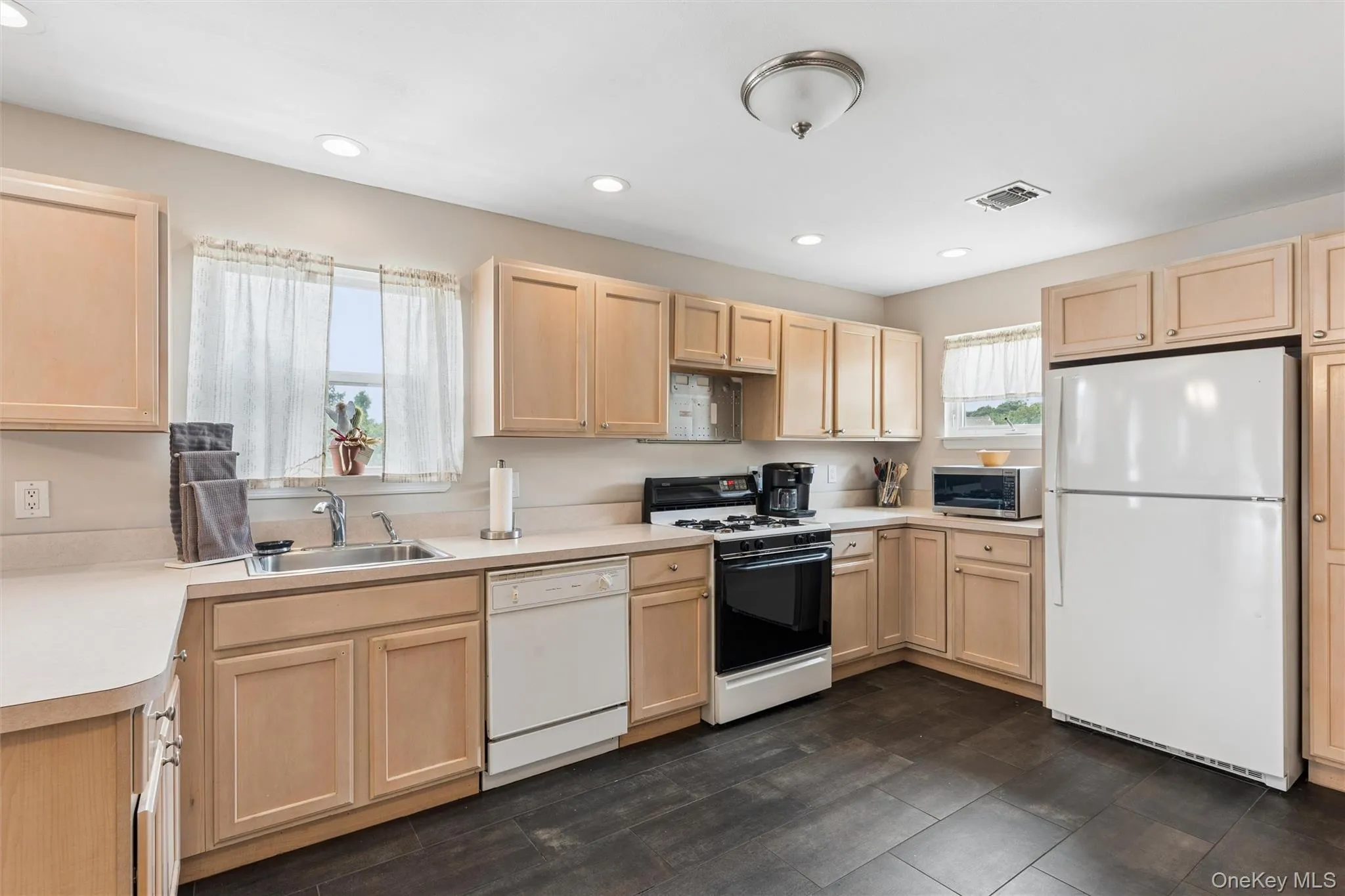 3002 Willow Pond Drive, Riverhead, NY, 2 Bedrooms Bedrooms, 4 Rooms Rooms,2 BathroomsBathrooms,Residential Lease,For Rent,Willow Pond,0,1042524 3002 Willow Pond Drive, Riverhead, NY, 2 Bedrooms Bedrooms, 4 Rooms Rooms,2 BathroomsBathrooms,Residential Lease,For Rent,Willow Pond,0,1042524