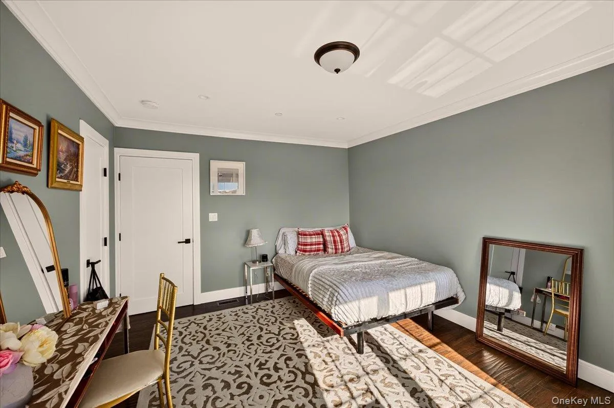 1 North Drive, Hempstead, NY, 7 Bedrooms Bedrooms, 15 Rooms Rooms,4 BathroomsBathrooms,Residential,For Rent,North,0,1042527 1 North Drive, Hempstead, NY, 7 Bedrooms Bedrooms, 15 Rooms Rooms,4 BathroomsBathrooms,Residential,For Rent,North,0,1042527