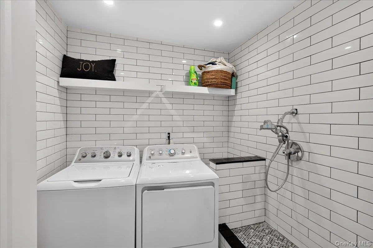 1 North Drive, Hempstead, NY, 7 Bedrooms Bedrooms, 15 Rooms Rooms,4 BathroomsBathrooms,Residential,For Rent,North,0,1042527 1 North Drive, Hempstead, NY, 7 Bedrooms Bedrooms, 15 Rooms Rooms,4 BathroomsBathrooms,Residential,For Rent,North,0,1042527