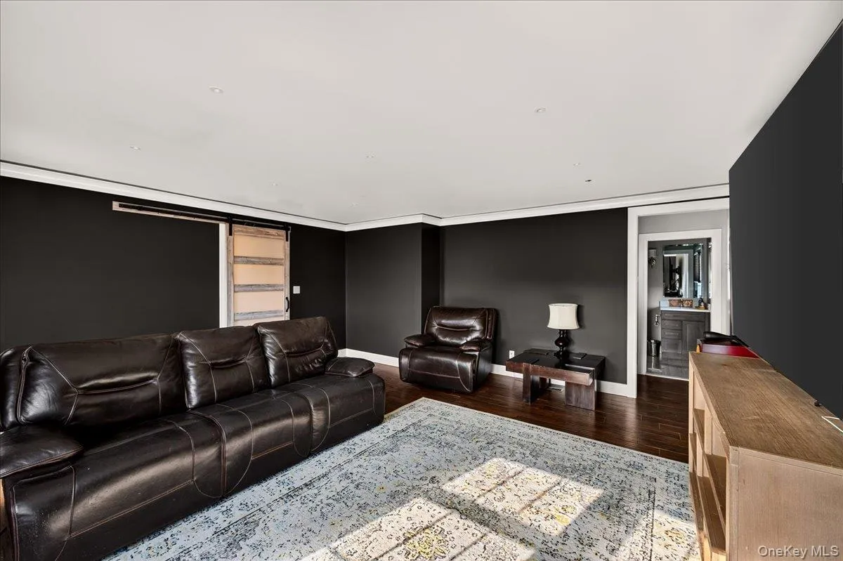 1 North Drive, Hempstead, NY, 7 Bedrooms Bedrooms, 15 Rooms Rooms,4 BathroomsBathrooms,Residential,For Rent,North,0,1042527 1 North Drive, Hempstead, NY, 7 Bedrooms Bedrooms, 15 Rooms Rooms,4 BathroomsBathrooms,Residential,For Rent,North,0,1042527