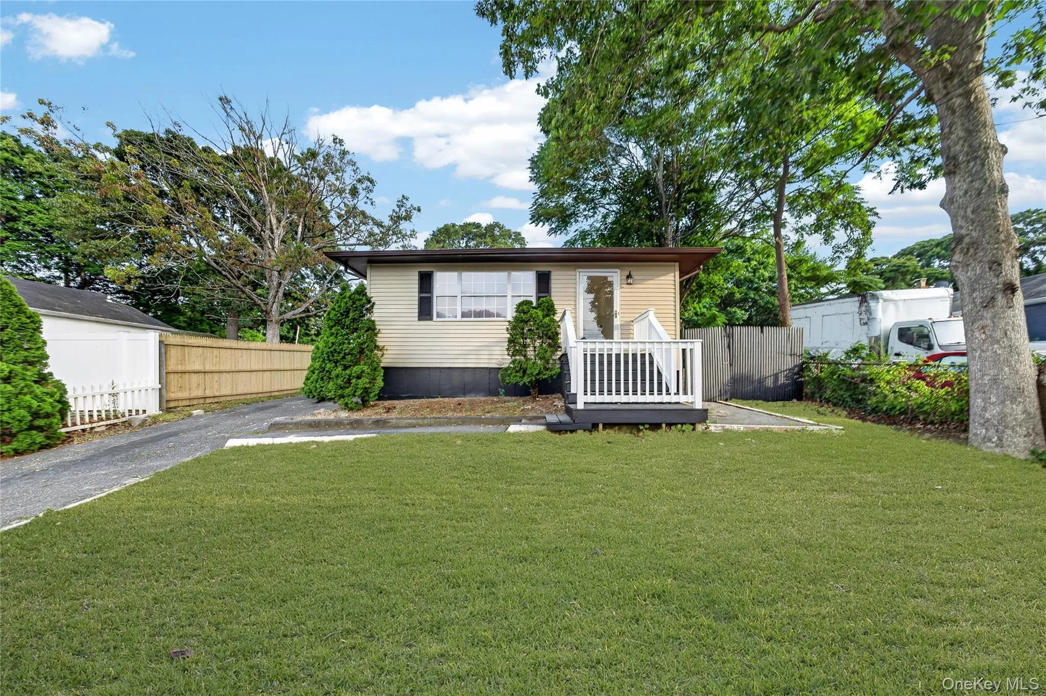 28 Roslyn Avenue, Brookhaven, NY, 3 Bedrooms Bedrooms, 7 Rooms Rooms,3 BathroomsBathrooms,Residential,For Rent,Roslyn,0,1042528 28 Roslyn Avenue, Brookhaven, NY, 3 Bedrooms Bedrooms, 7 Rooms Rooms,3 BathroomsBathrooms,Residential,For Rent,Roslyn,0,1042528