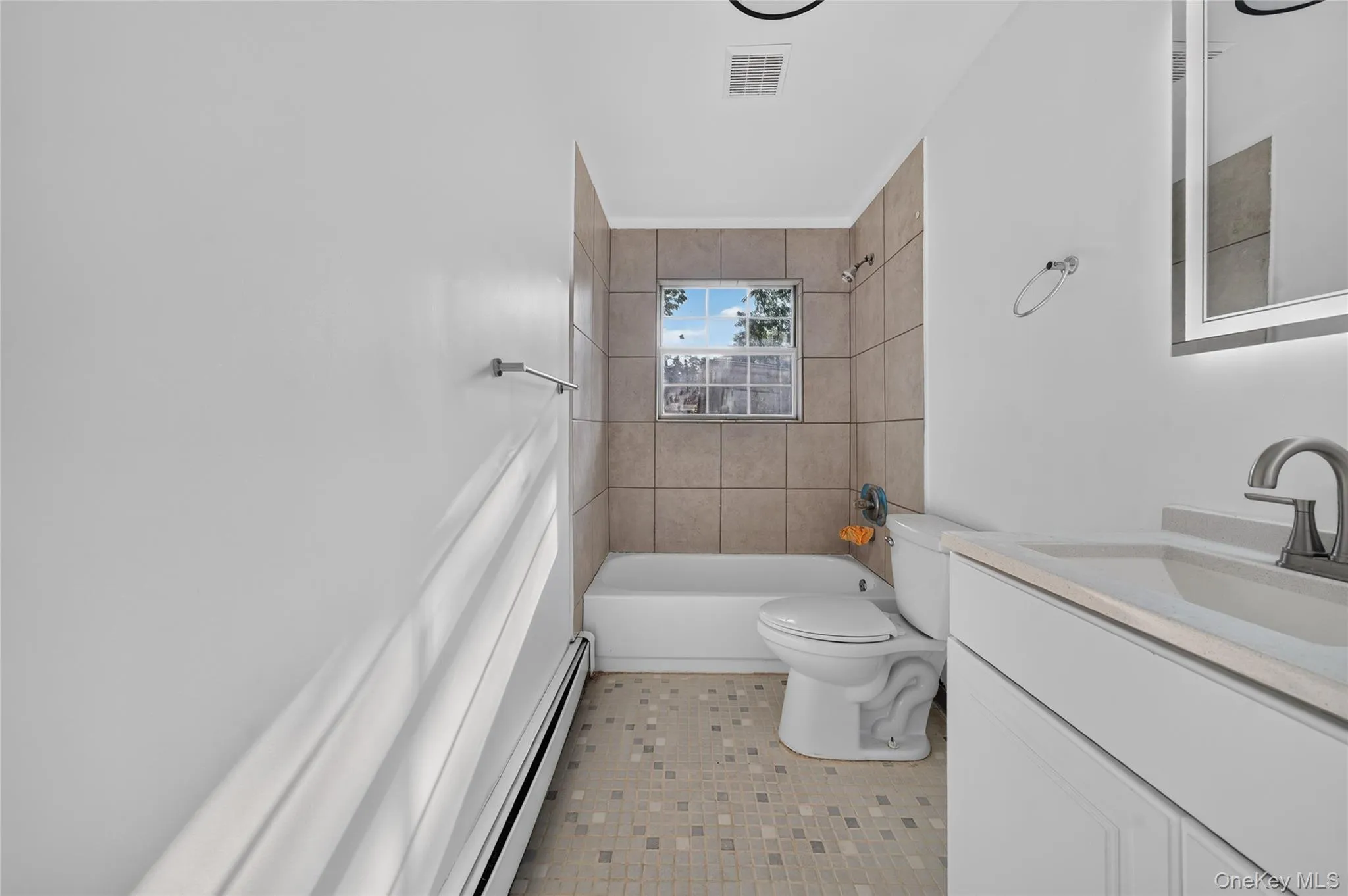 28 Roslyn Avenue, Brookhaven, NY, 3 Bedrooms Bedrooms, 7 Rooms Rooms,3 BathroomsBathrooms,Residential,For Rent,Roslyn,0,1042528 28 Roslyn Avenue, Brookhaven, NY, 3 Bedrooms Bedrooms, 7 Rooms Rooms,3 BathroomsBathrooms,Residential,For Rent,Roslyn,0,1042528