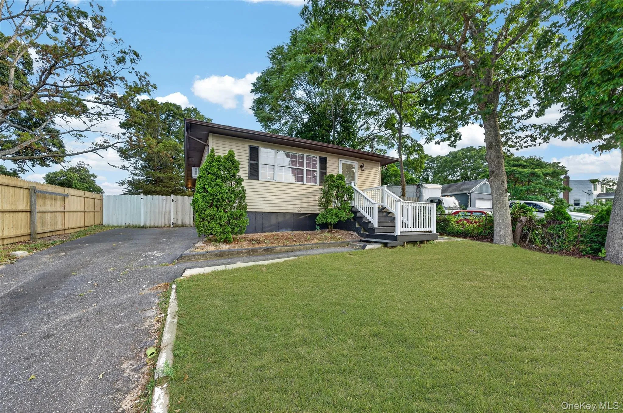 28 Roslyn Avenue, Brookhaven, NY, 3 Bedrooms Bedrooms, 7 Rooms Rooms,3 BathroomsBathrooms,Residential,For Rent,Roslyn,0,1042528 28 Roslyn Avenue, Brookhaven, NY, 3 Bedrooms Bedrooms, 7 Rooms Rooms,3 BathroomsBathrooms,Residential,For Rent,Roslyn,0,1042528