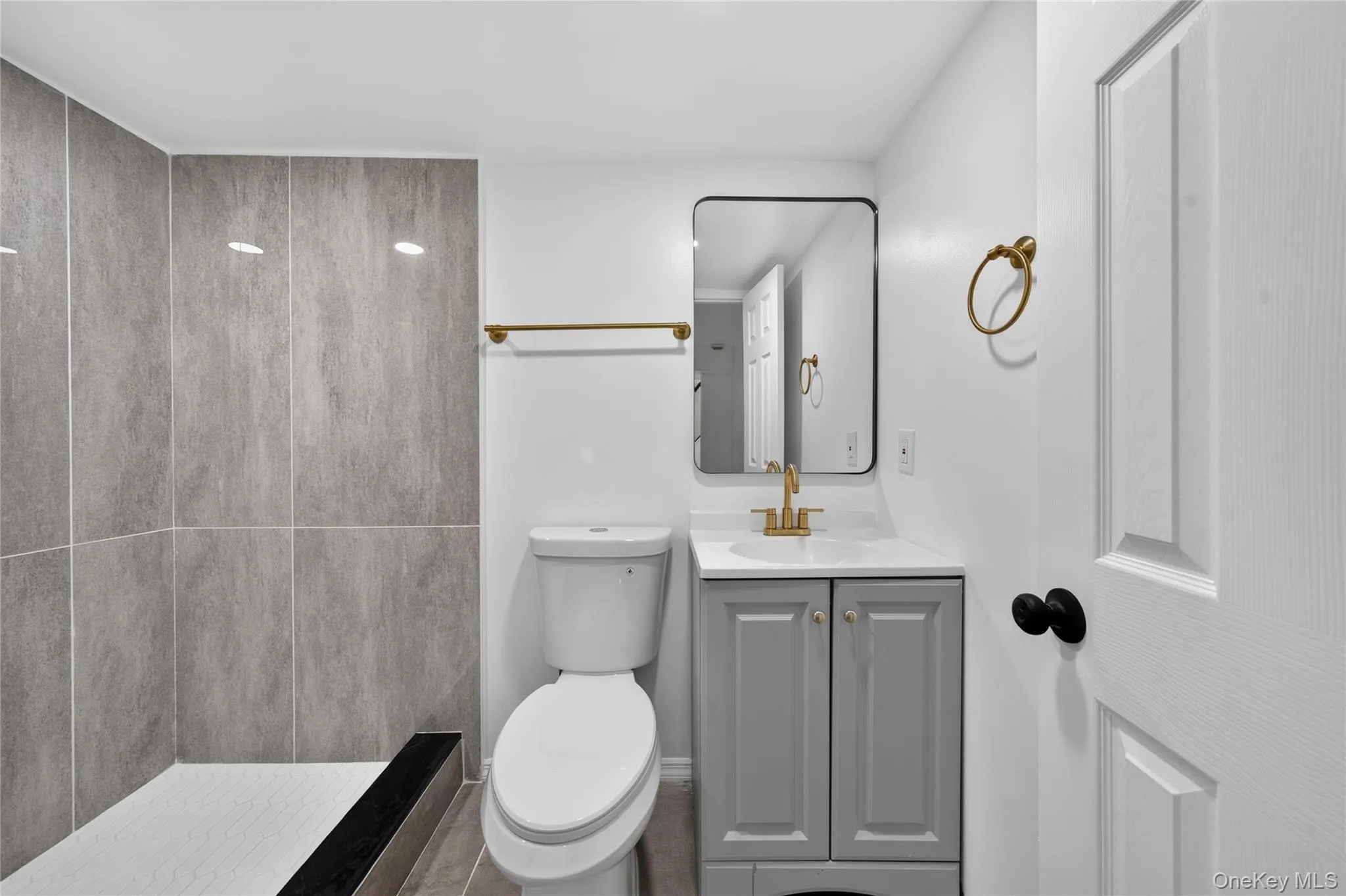 28 Roslyn Avenue, Brookhaven, NY, 3 Bedrooms Bedrooms, 7 Rooms Rooms,3 BathroomsBathrooms,Residential,For Rent,Roslyn,0,1042528 28 Roslyn Avenue, Brookhaven, NY, 3 Bedrooms Bedrooms, 7 Rooms Rooms,3 BathroomsBathrooms,Residential,For Rent,Roslyn,0,1042528