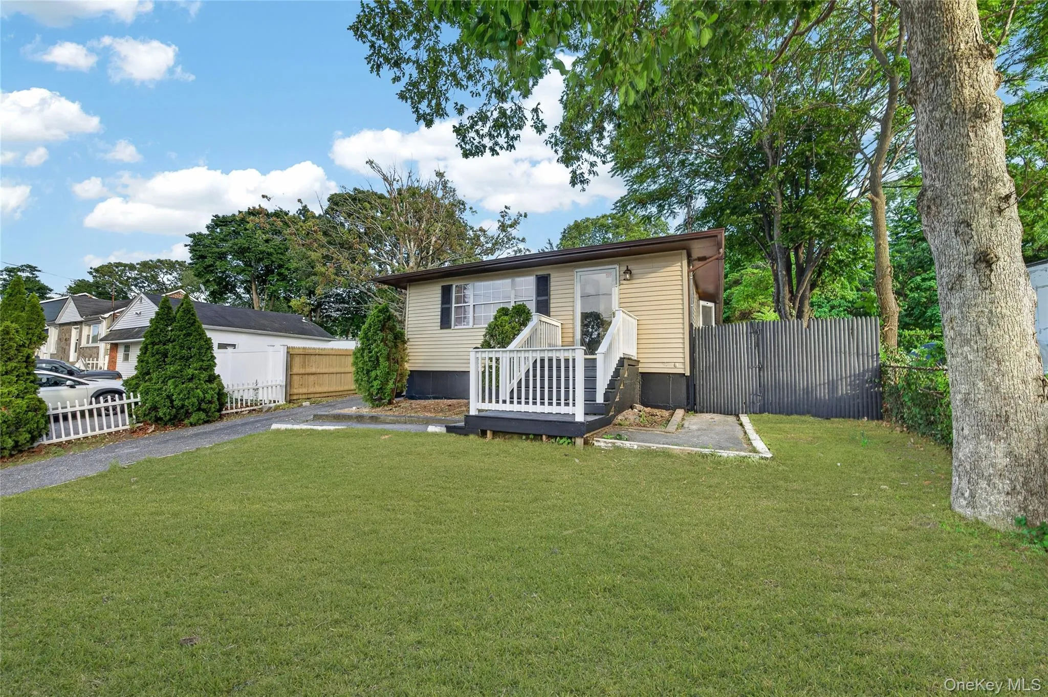 28 Roslyn Avenue, Brookhaven, NY, 3 Bedrooms Bedrooms, 7 Rooms Rooms,3 BathroomsBathrooms,Residential,For Rent,Roslyn,0,1042528 28 Roslyn Avenue, Brookhaven, NY, 3 Bedrooms Bedrooms, 7 Rooms Rooms,3 BathroomsBathrooms,Residential,For Rent,Roslyn,0,1042528