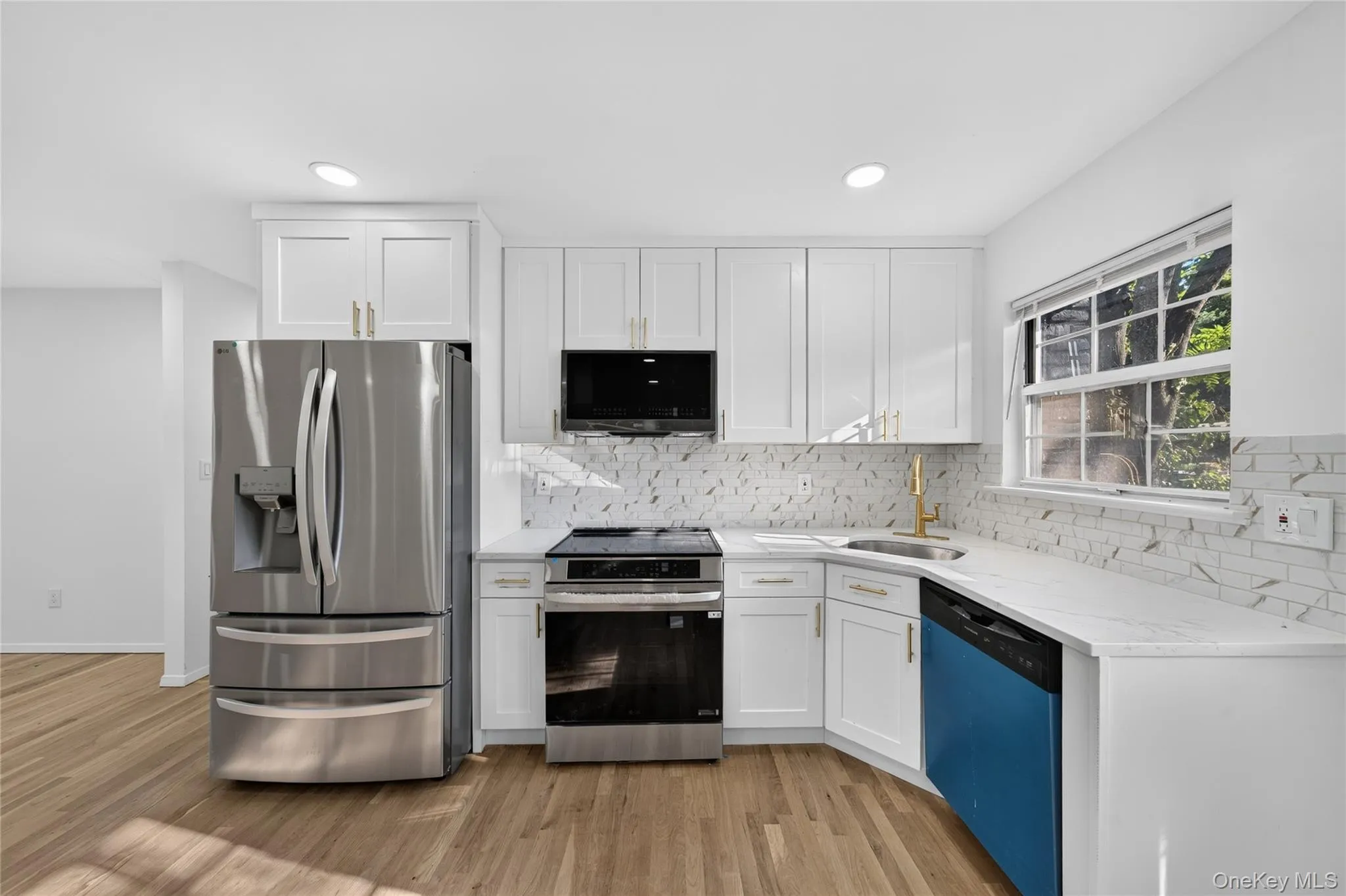 28 Roslyn Avenue, Brookhaven, NY, 3 Bedrooms Bedrooms, 7 Rooms Rooms,3 BathroomsBathrooms,Residential,For Rent,Roslyn,0,1042528 28 Roslyn Avenue, Brookhaven, NY, 3 Bedrooms Bedrooms, 7 Rooms Rooms,3 BathroomsBathrooms,Residential,For Rent,Roslyn,0,1042528