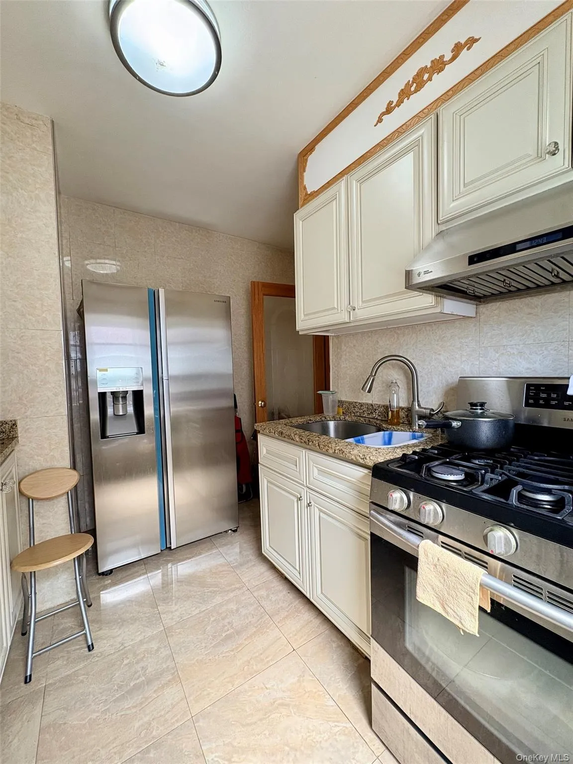 64-41 Saunders Street, New York, NY, 2 Bedrooms Bedrooms, 4 Rooms Rooms,1 BathroomBathrooms,Residential,For Rent,Saunders,0,1042529 64-41 Saunders Street, New York, NY, 2 Bedrooms Bedrooms, 4 Rooms Rooms,1 BathroomBathrooms,Residential,For Rent,Saunders,0,1042529