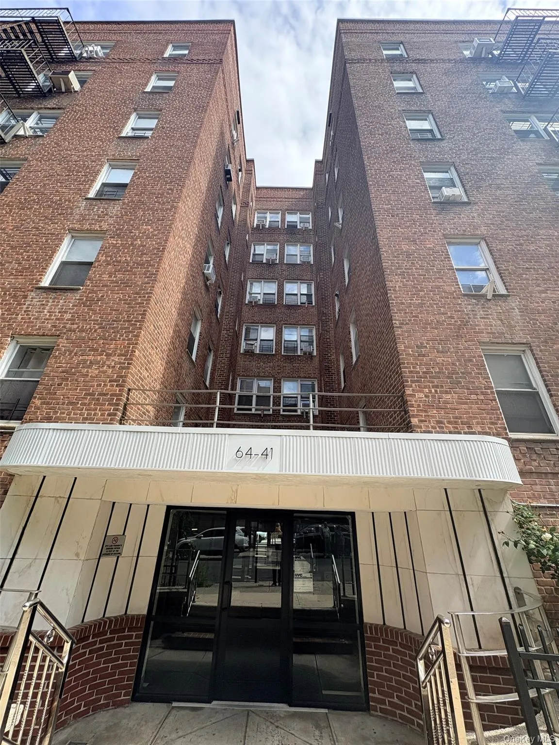64-41 Saunders Street, New York, NY, 2 Bedrooms Bedrooms, 4 Rooms Rooms,1 BathroomBathrooms,Residential,For Rent,Saunders,0,1042529 64-41 Saunders Street, New York, NY, 2 Bedrooms Bedrooms, 4 Rooms Rooms,1 BathroomBathrooms,Residential,For Rent,Saunders,0,1042529