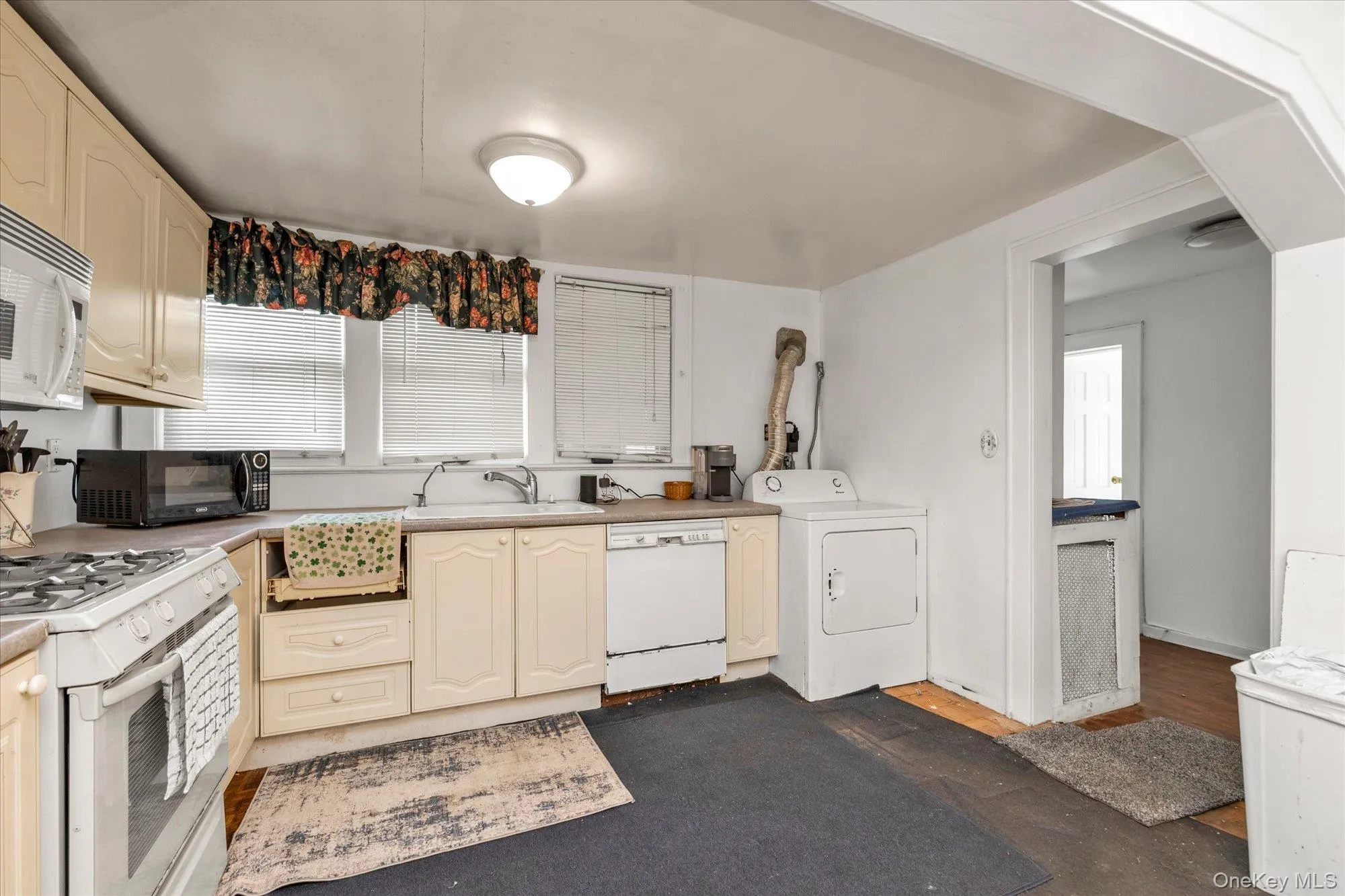 464 Stratford Road, Hempstead, NY, 4 Bedrooms Bedrooms, 8 Rooms Rooms,2 BathroomsBathrooms,Residential,For Rent,Stratford,0,1042537 464 Stratford Road, Hempstead, NY, 4 Bedrooms Bedrooms, 8 Rooms Rooms,2 BathroomsBathrooms,Residential,For Rent,Stratford,0,1042537